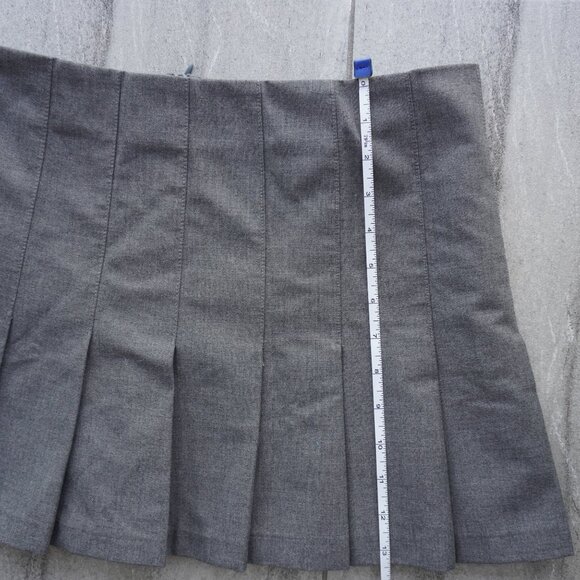 ZARA Gray Pleated Mini Skirt | Classic Schoolgirl Style | Size: S - Picture 3 of 7